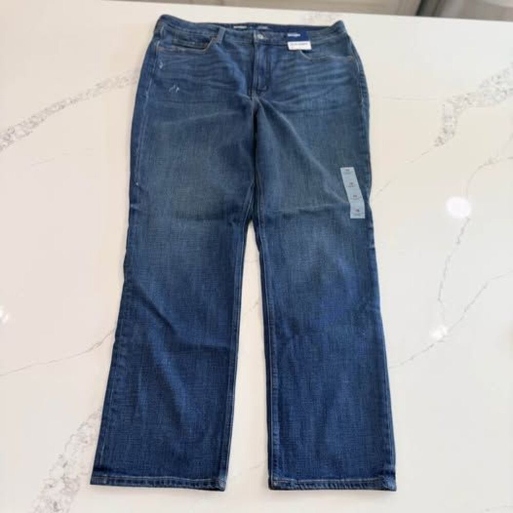 NWT Old Navy extra high rise straight jeans size 16 19”W, 13”R, 31” inseam C7693